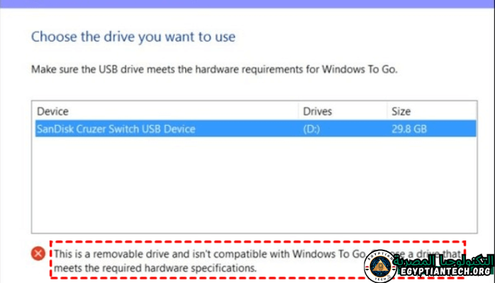 كلب مرح اسمه روفوس، ذو معطف فرو ناعم وعيون معبرة، يستمتع بيوم مشمس في الهواء الطلق في أجواء حديقة نابضة بالحياة